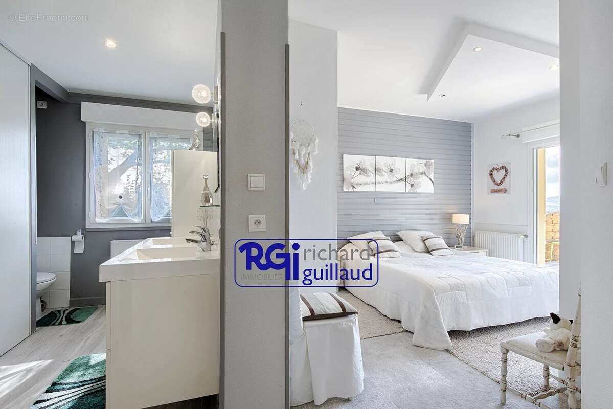 Maison à LA TOUR-DU-PIN