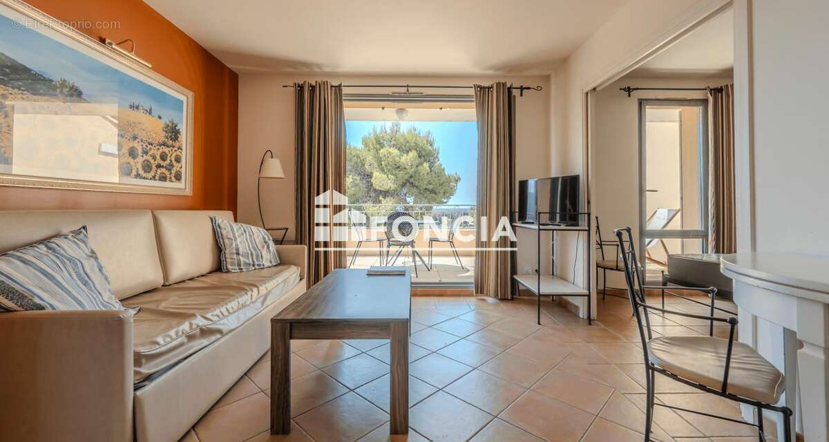 Exclusivité Foncia, joli T2 de 37.6m2 au 1er et dernier étage avec terrasse. Ilot Petrarque - photo 3