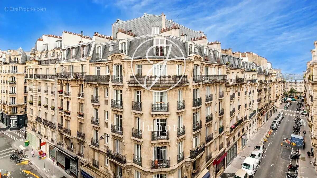 Appartement à PARIS-18E