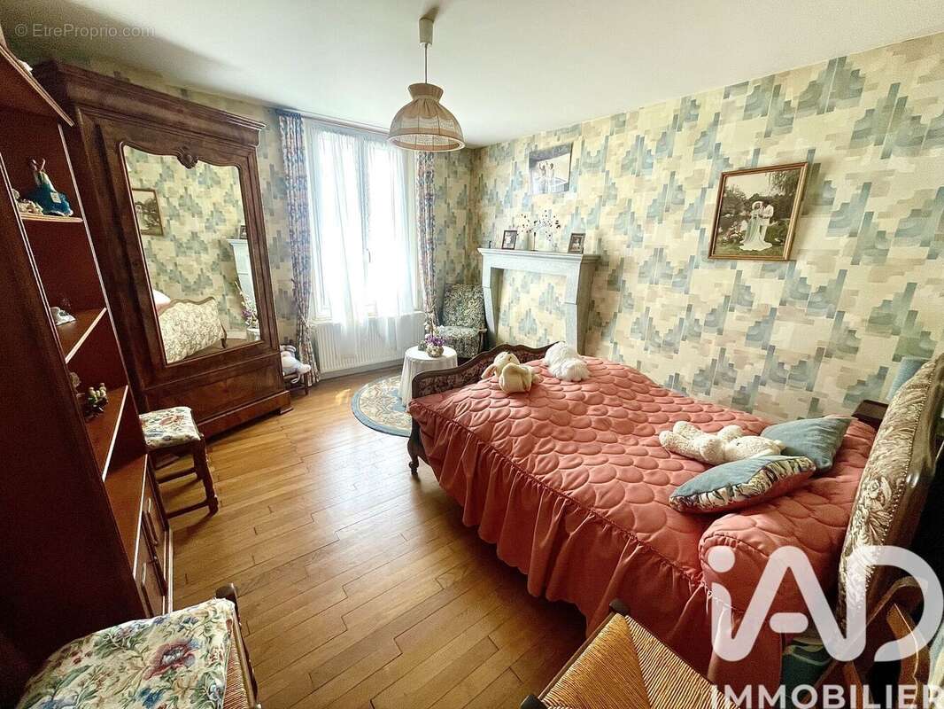Maison 128 m² à Lathus-Saint-Remy  - photo 7