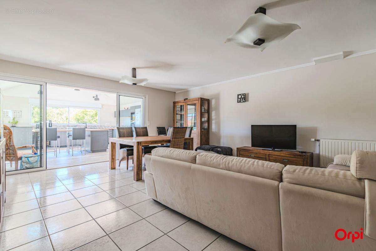 Maison de Plain Pied à Vendre avec Jardin, terrasse et Garage en sous-sol - photo 2