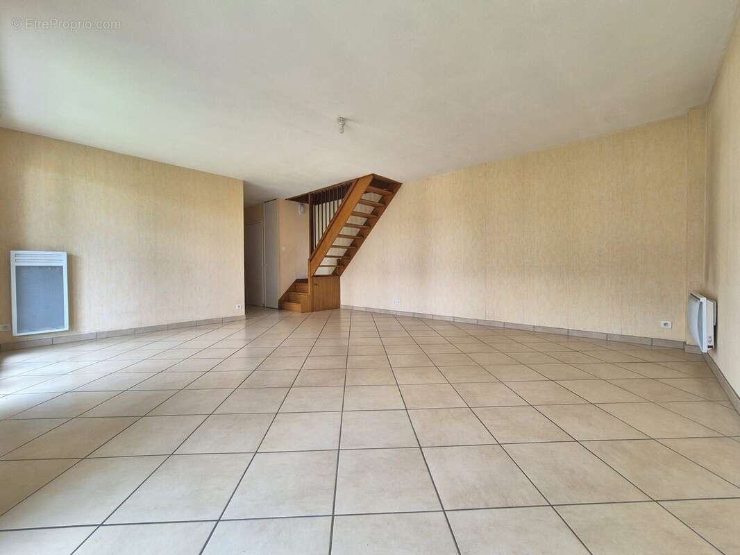 Appartement à ONET-LE-CHATEAU