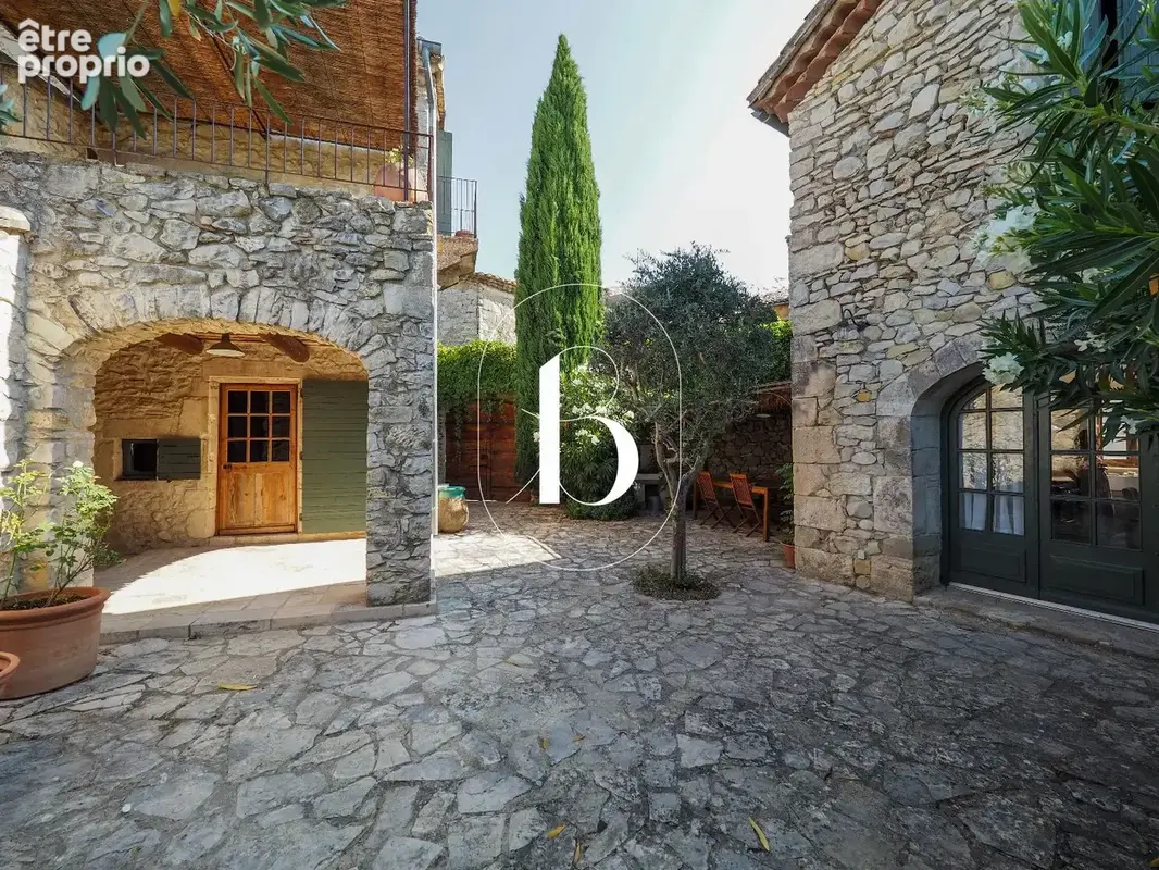 Maison à LUSSAN