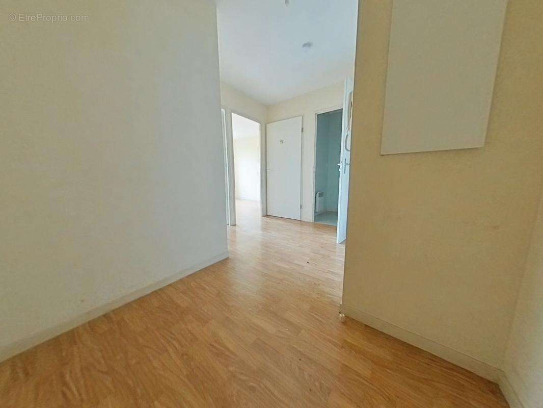 Appartement à PINS-JUSTARET
