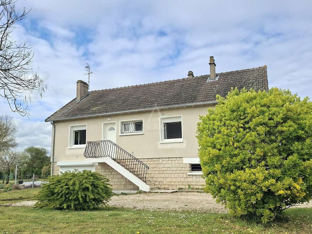 Maison à VARENNES-VAUZELLES