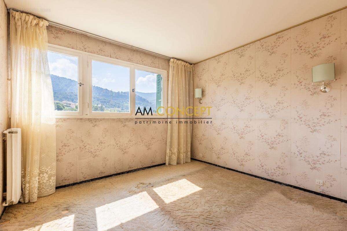 4 pièces lumineux avec balcon, vue dégagée et parking - La - photo 12