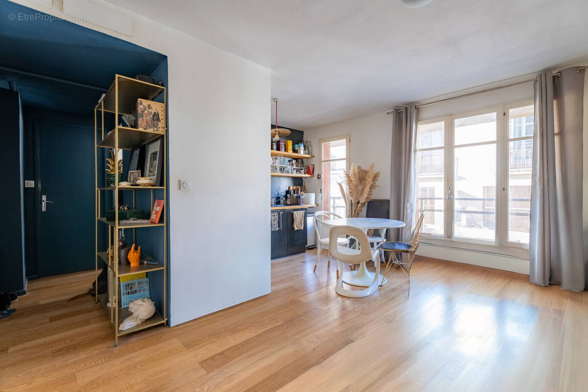 Appartement à MARSEILLE-6E