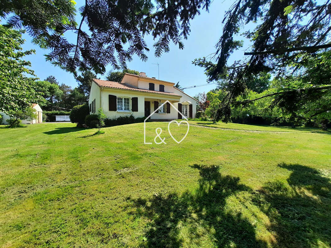 Maison à BOURNEZEAU