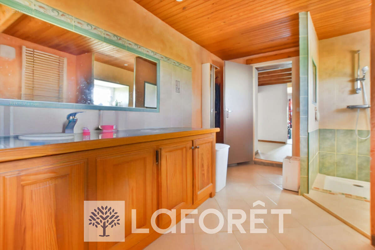 Maison à SAINT-GENIS-DE-SAINTONGE