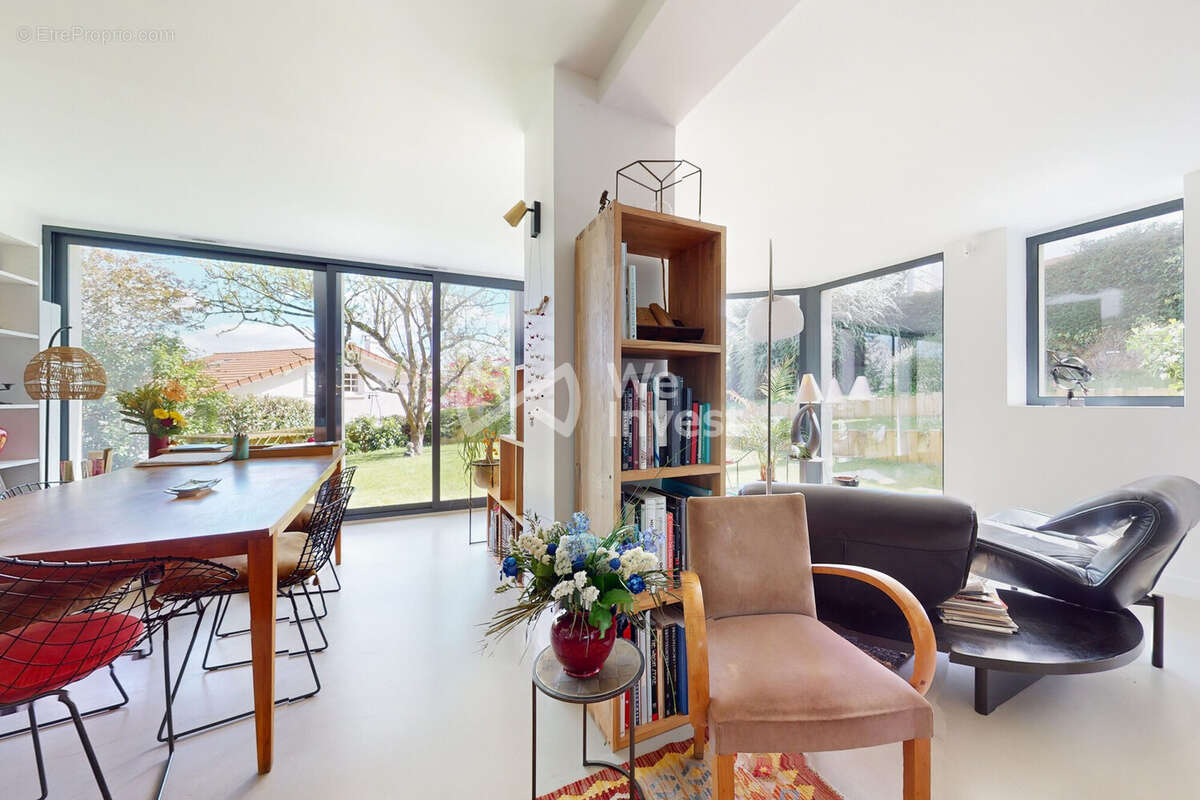 Maison à MARNES-LA-COQUETTE