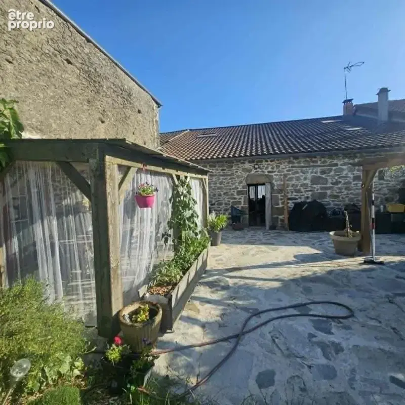 Maison à SAINTE-MARIE-DE-VAUX