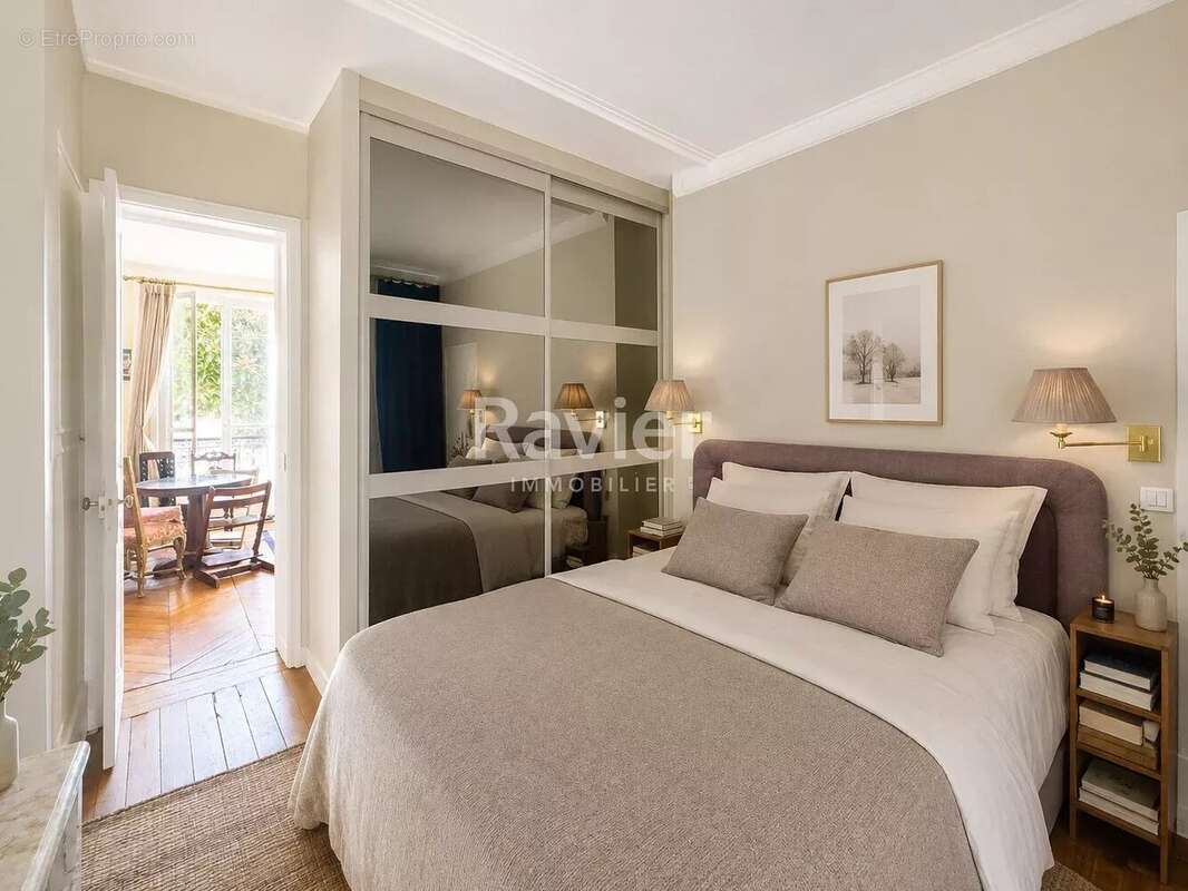 Appartement à PARIS-16E