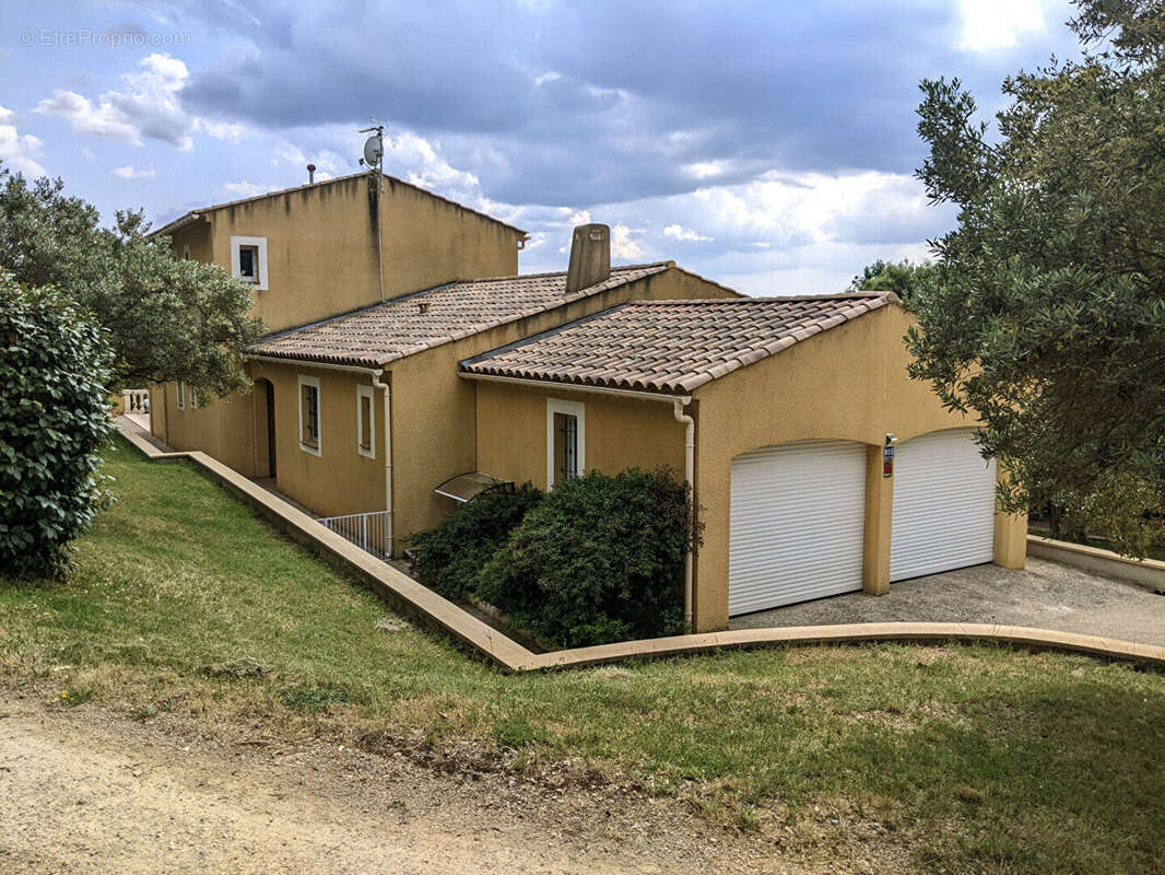 AUPS, superbe villa sur 2510 m 2 de terrain au calme. - photo 7
