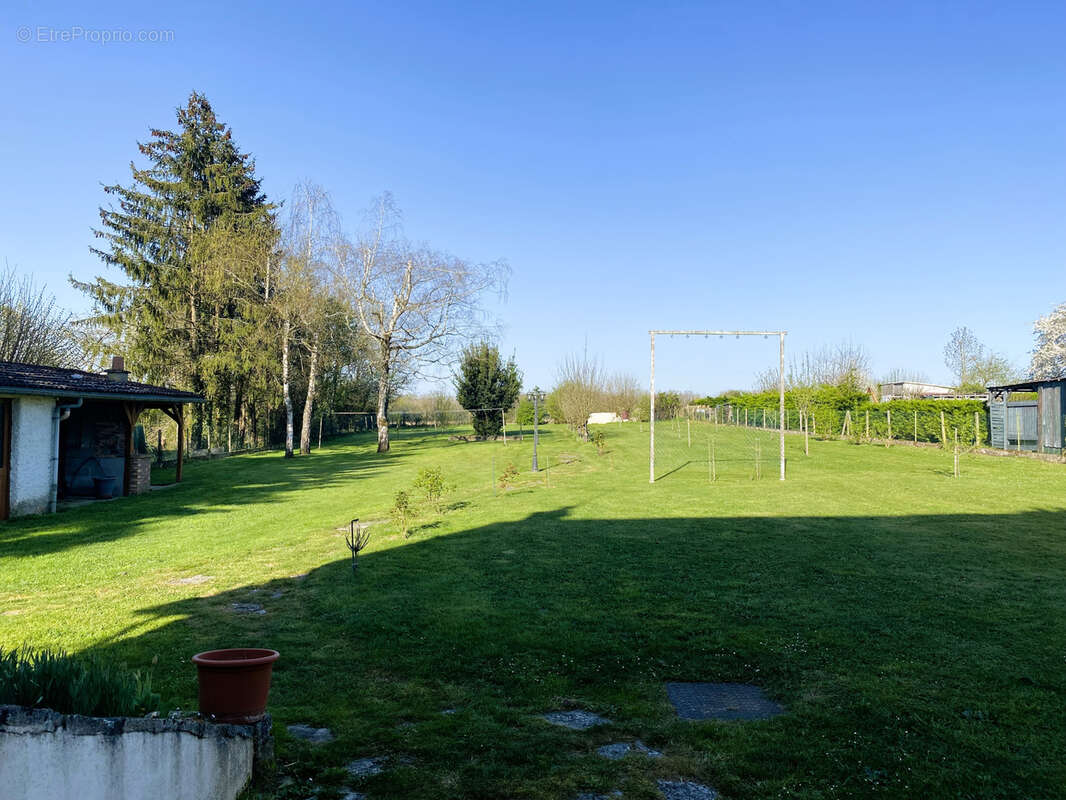 Maison à MONTACHER-VILLEGARDIN