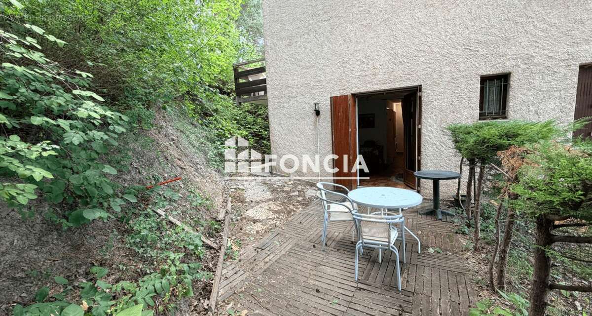 Savines le lac - studio 4 couchages coin montagne en rez de jardin - photo 6