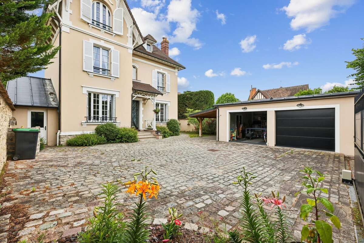 Maison à SAINT-MAUR-DES-FOSSES