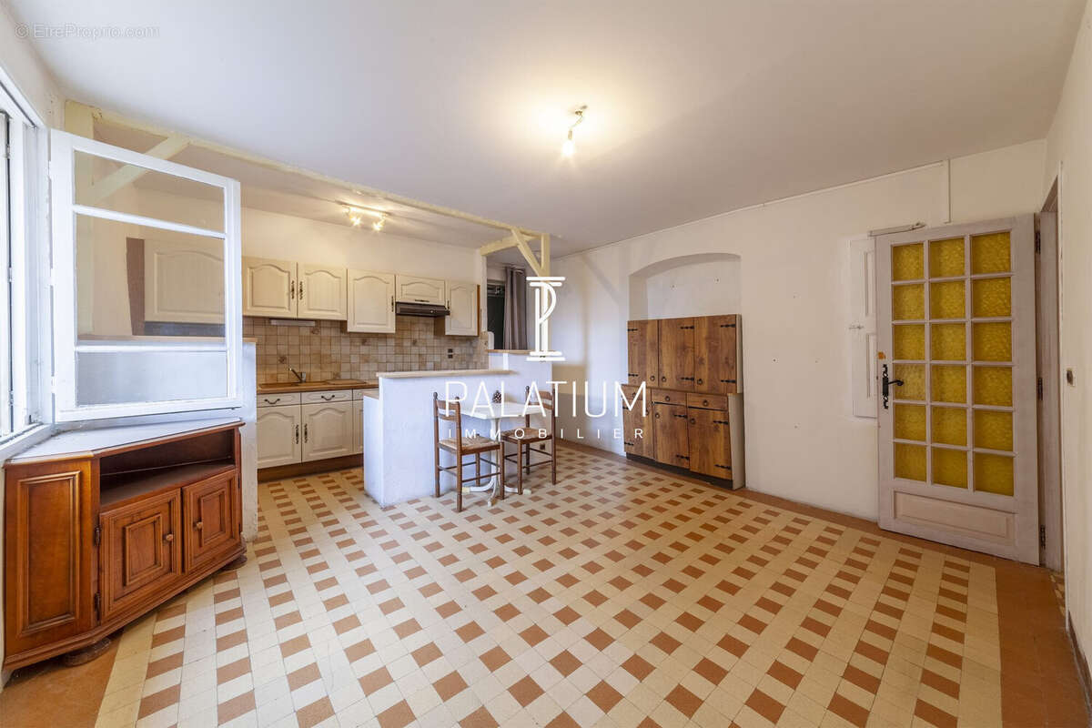 Appartement à GREOUX-LES-BAINS