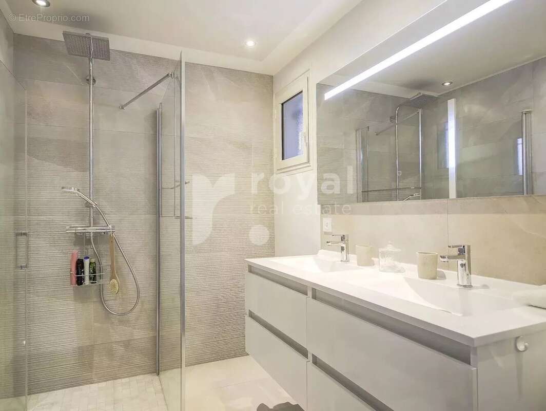 Appartement à MOUGINS
