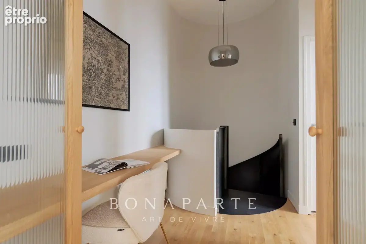 PARIS 9 - Duplex entièrement rénové - photo 14