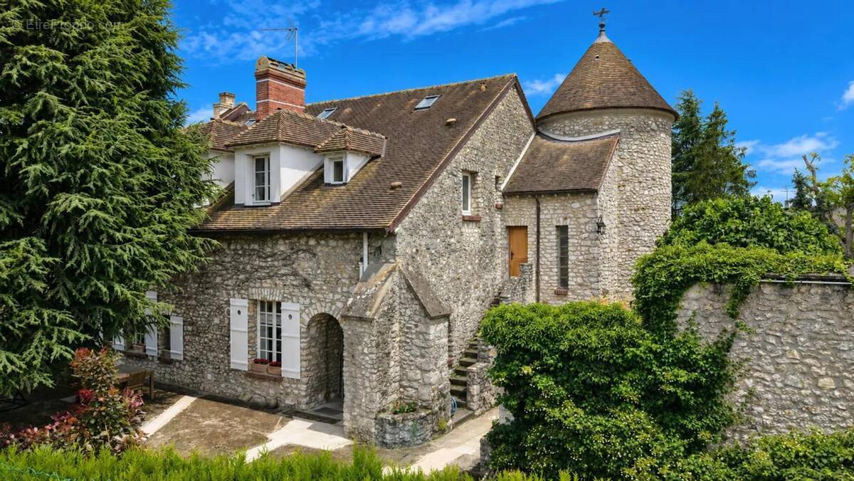 Maison à DAMMARTIN-EN-SERVE
