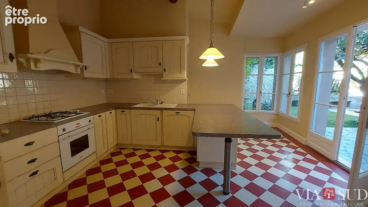 À vendre  Maison de village de caractère de 165 m² avec jardinet et garage - photo 4