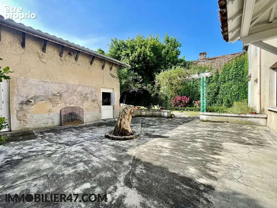 Maison de village avec jardin et garage - photo 2