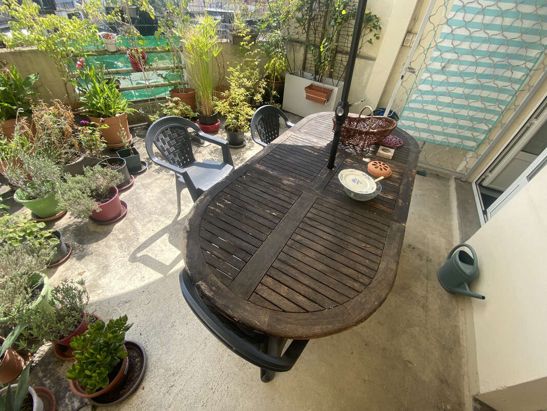 Immeuble de ville avec partie commerciale et partie habitation avec terrasse - photo 8