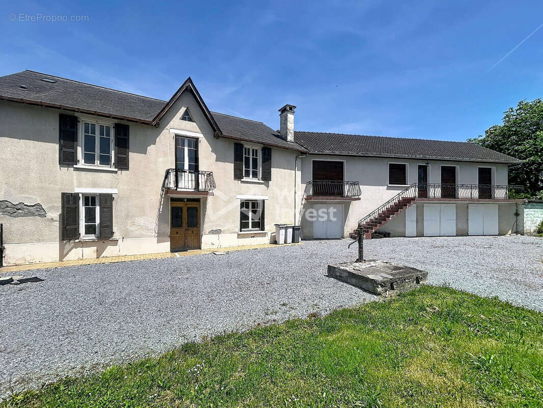 Maison 237 m² à Asson  - photo 2