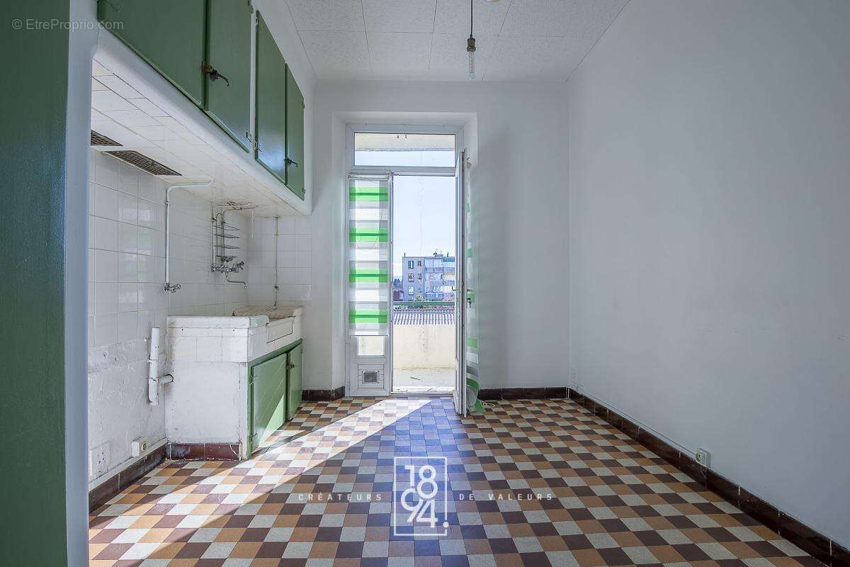 Appartement à MARSEILLE-5E