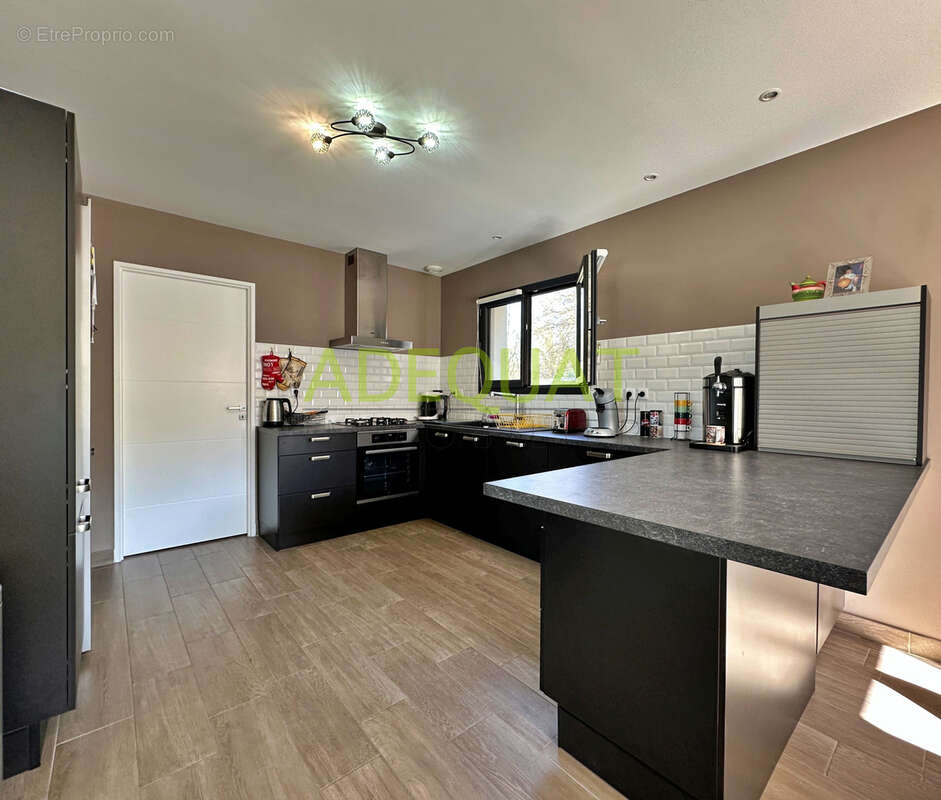 ISLE D'ABEAU EN EXCLU - VILLA T5 avec garage attenant et piscine - photo 8