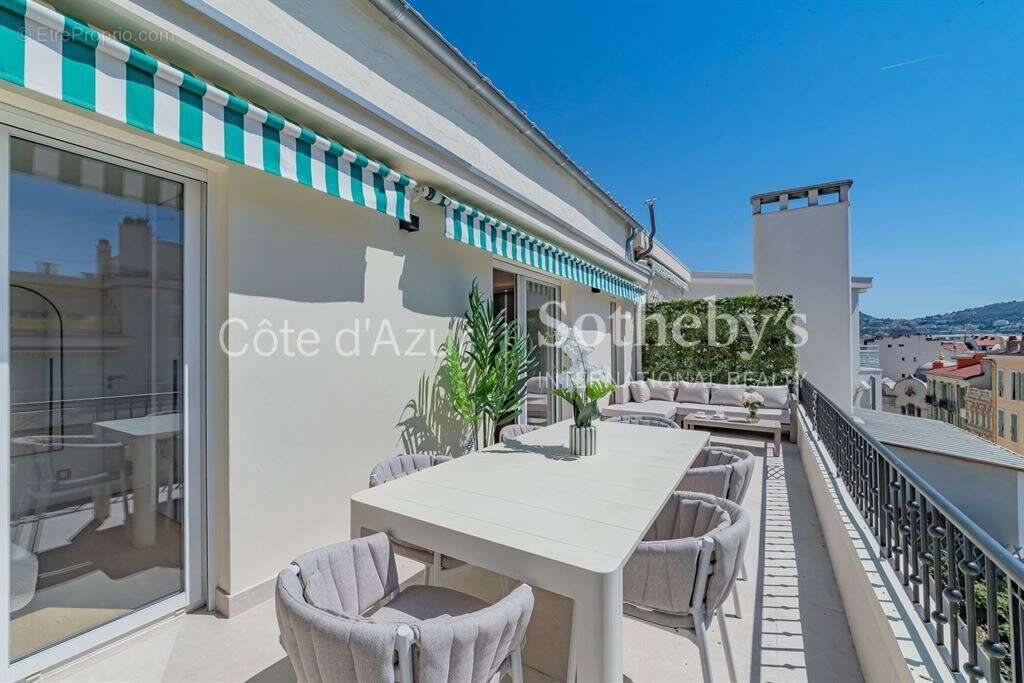 Dernier étage rénové avec terrasse au cœur du Carré d'Or - photo 4