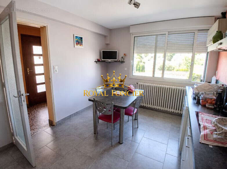Cuisine A et E - Maison à PREUILLY-SUR-CLAISE