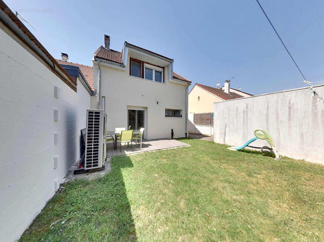 Maison à ROISSY-EN-BRIE