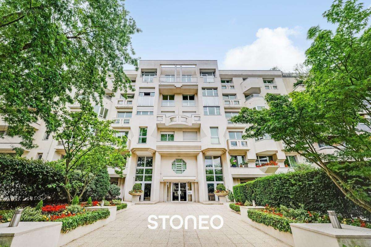 Appartement à NEUILLY-SUR-SEINE