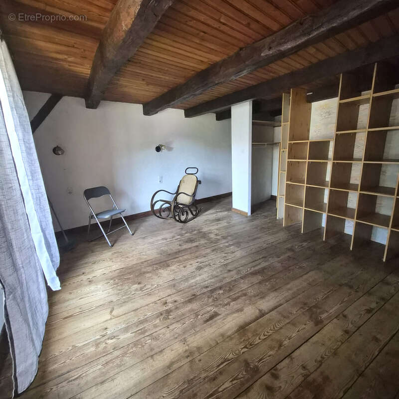Maison à MOYEN
