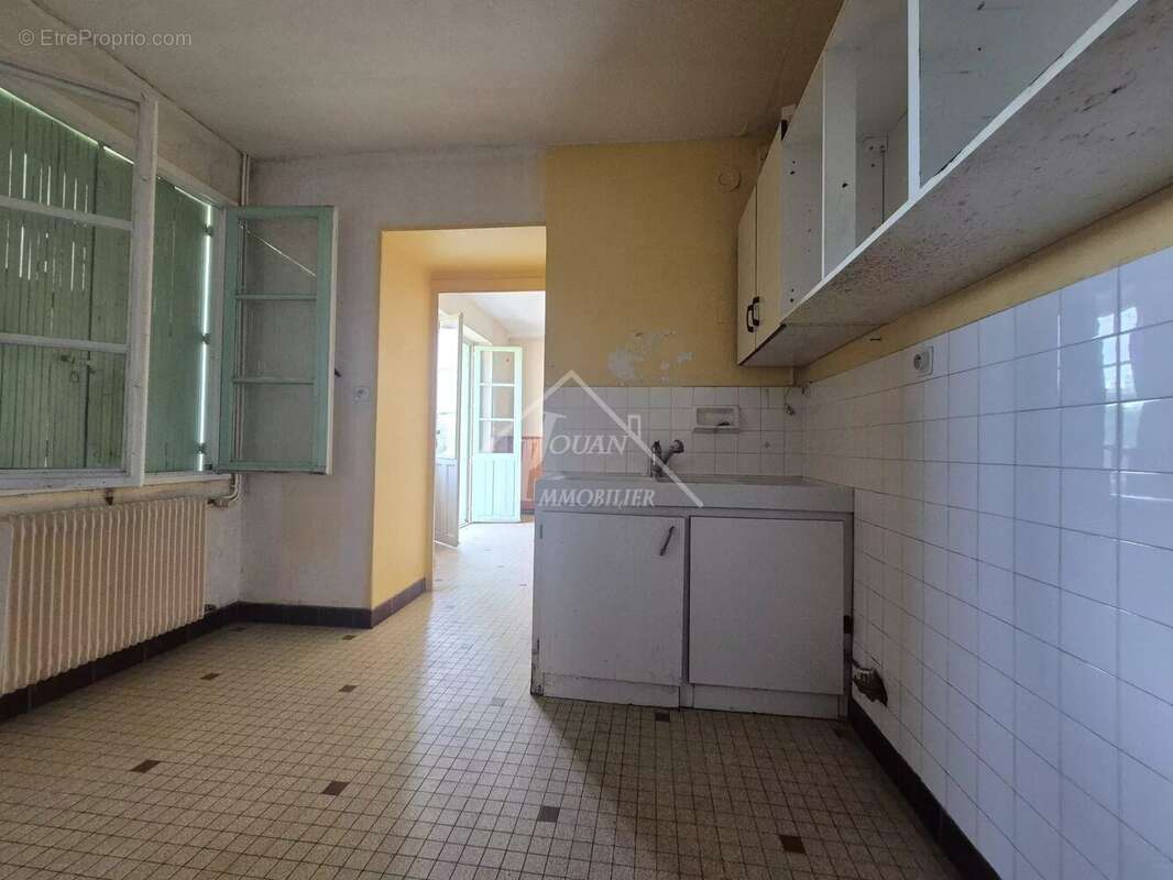 Commerce à SAINT-GERMAIN-DE-SALLES