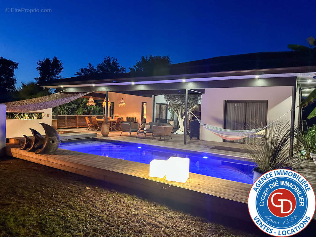 Villa contemporaine avec 5 chambres et piscine. - photo 10
