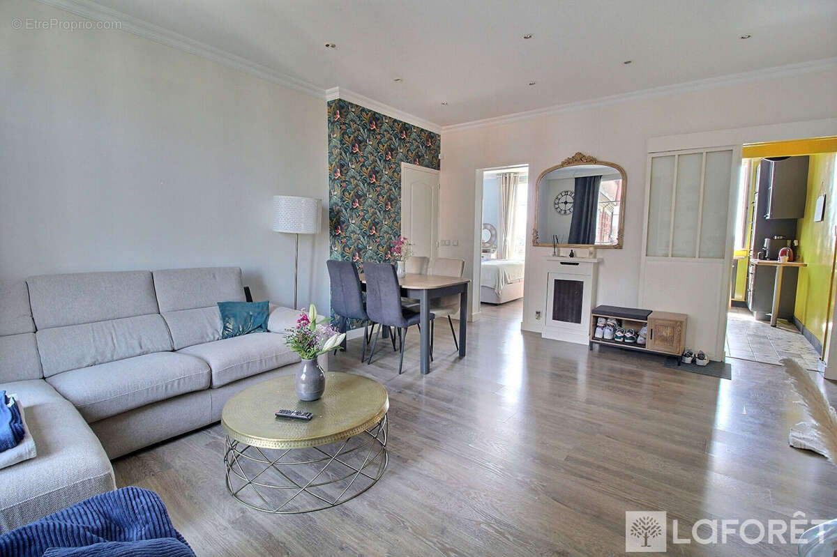 Appartement à LA GARENNE-COLOMBES