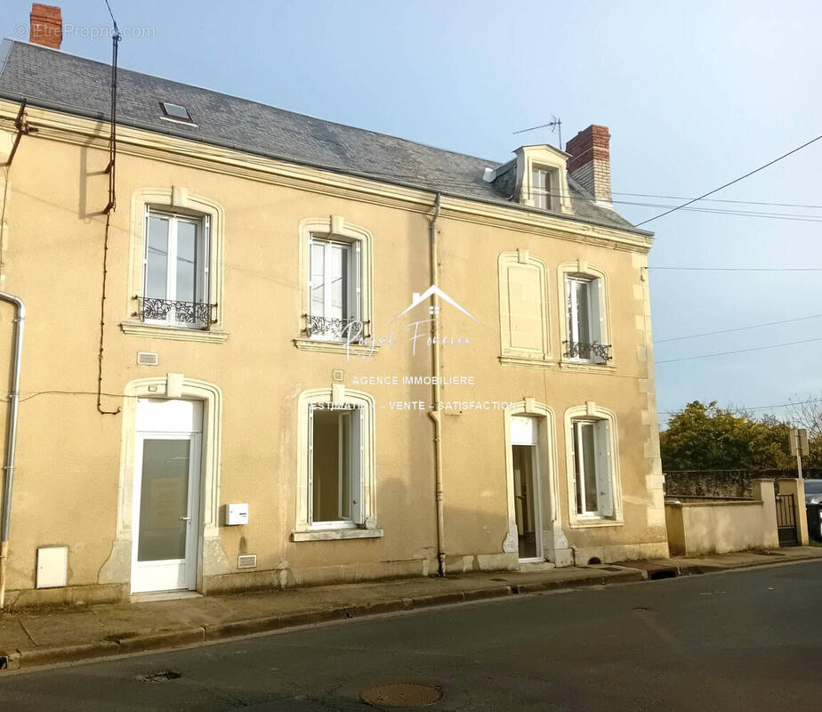 Maison de 96 m2 avec 3 chambres  - Maison à CHATELLERAULT