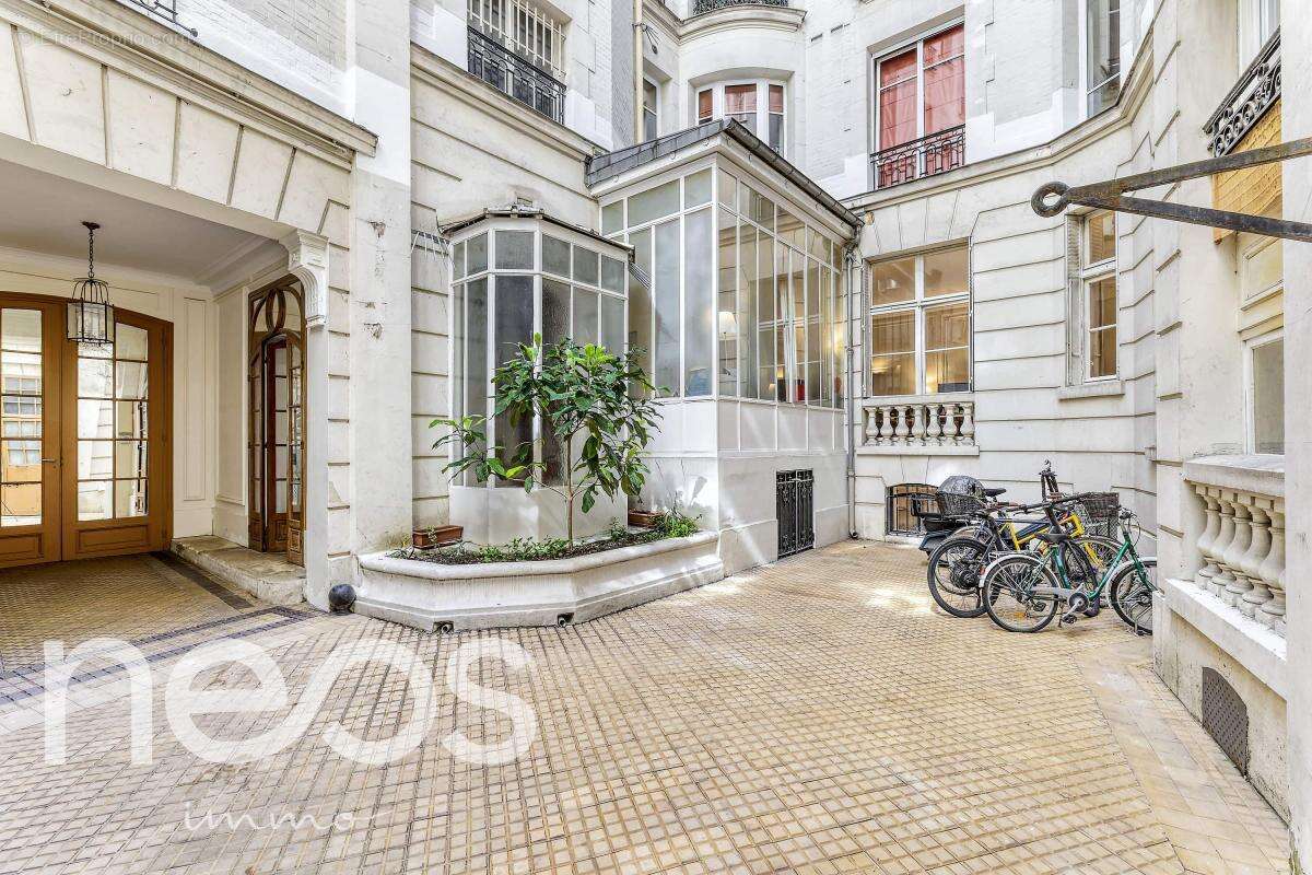 Commerce à PARIS-16E