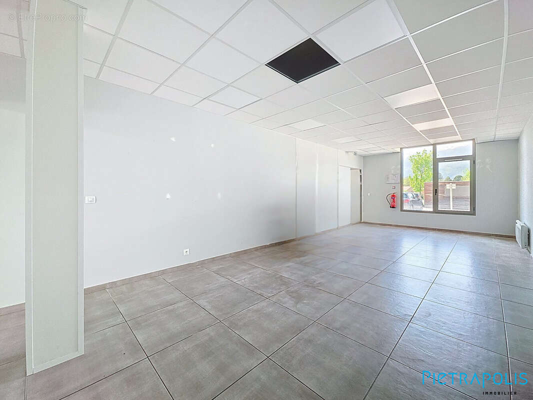 Commerce à SAINT-GENIS-POUILLY