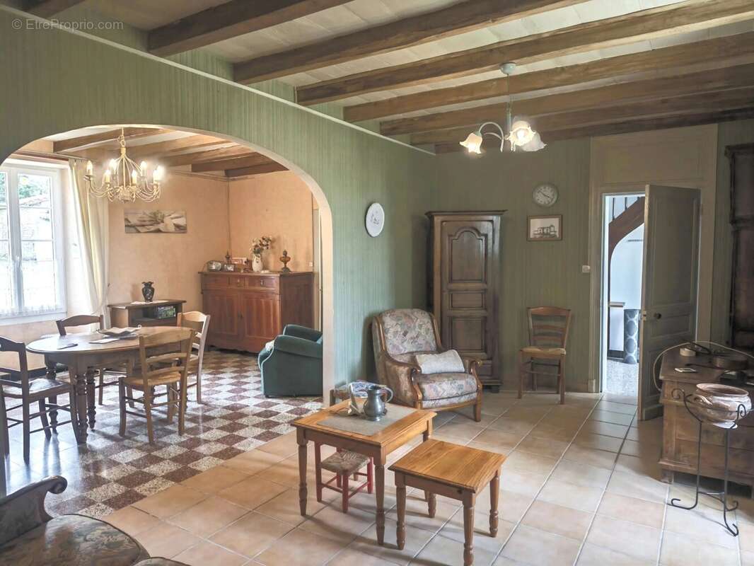 Maison à AUBETERRE-SUR-DRONNE