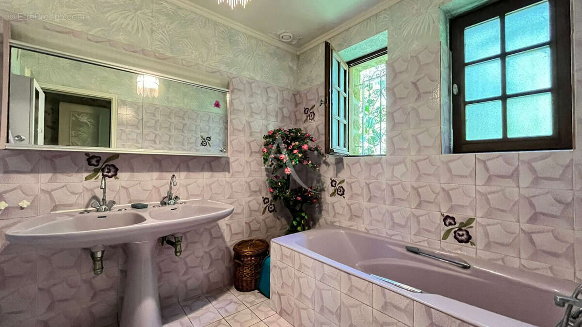 Maison à SAINT-GEORGES-BUTTAVENT