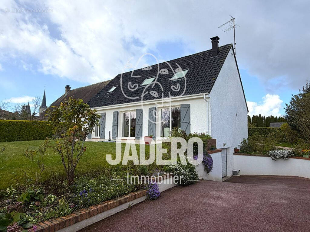 Maison à LE MESNIL-ESNARD