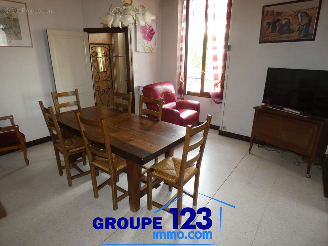 Auxerre - Maison de 81 m2 - T5 - photo 2