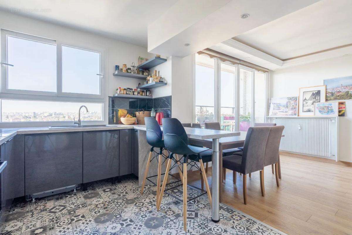 Appartement à LES PAVILLONS-SOUS-BOIS