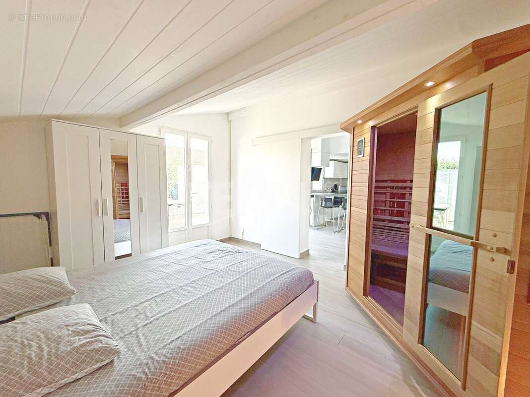 Appartement à VIC-LA-GARDIOLE