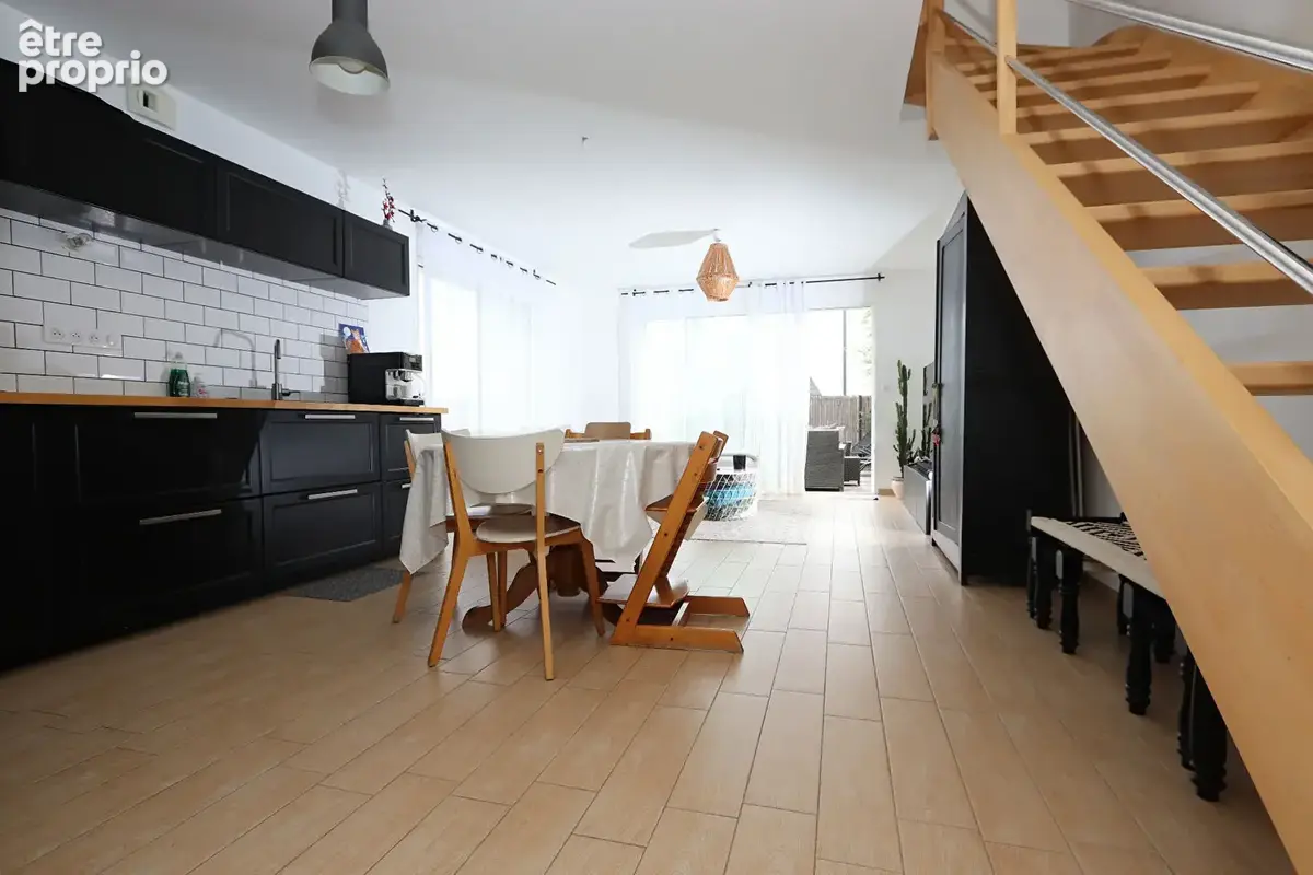 Maison récente de 2015, 3 chambres, jardin, garage - Proche des commerces - photo 3