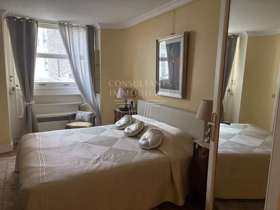 Appartement à PARIS-8E