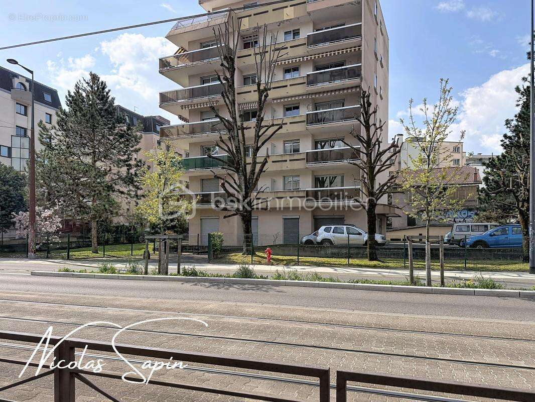 studio avec balcon et place de parking - photo 12